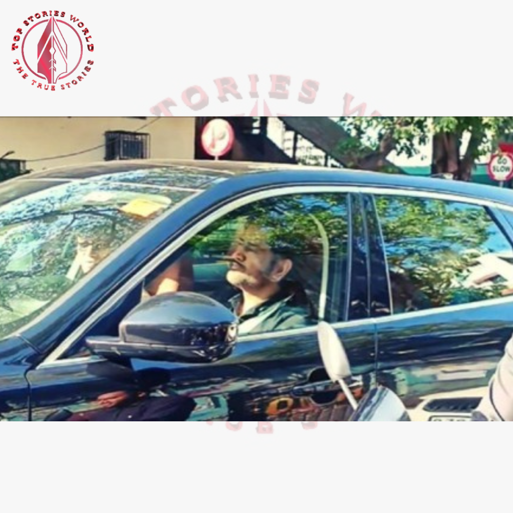 Wah Mahi! To fulfill the wishes of the fans, Dhoni opened the window of the car in the middle of the road, VIDEO viral